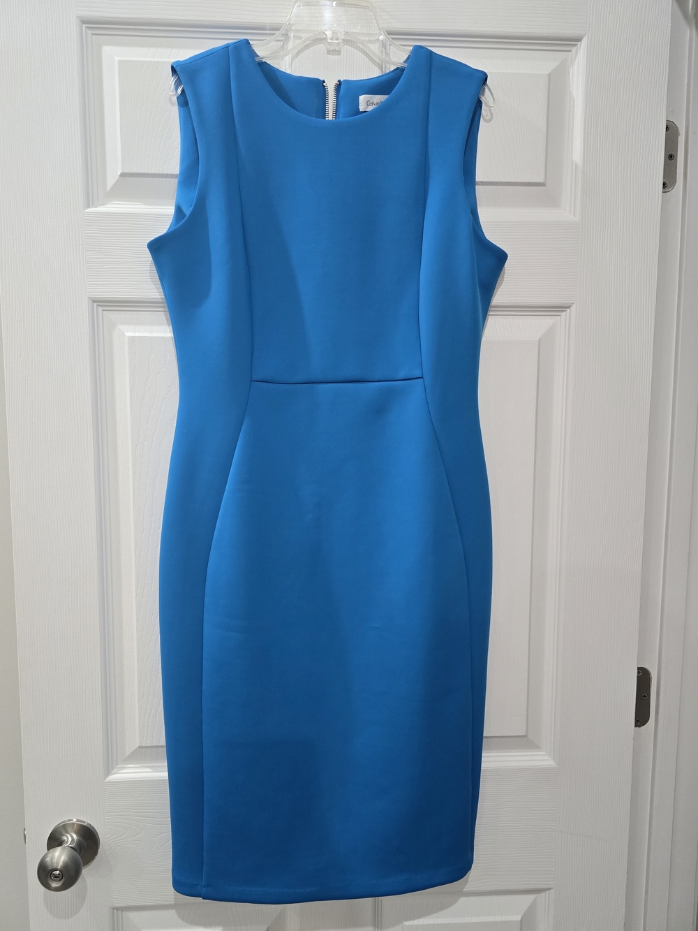 Calvin Klein Sleek Sleeveless Sheath Dress in Vibrant Blue, Size 8